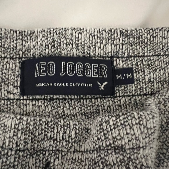 American Eagle black and white joggers with zip pockets - Picture 3 of 4